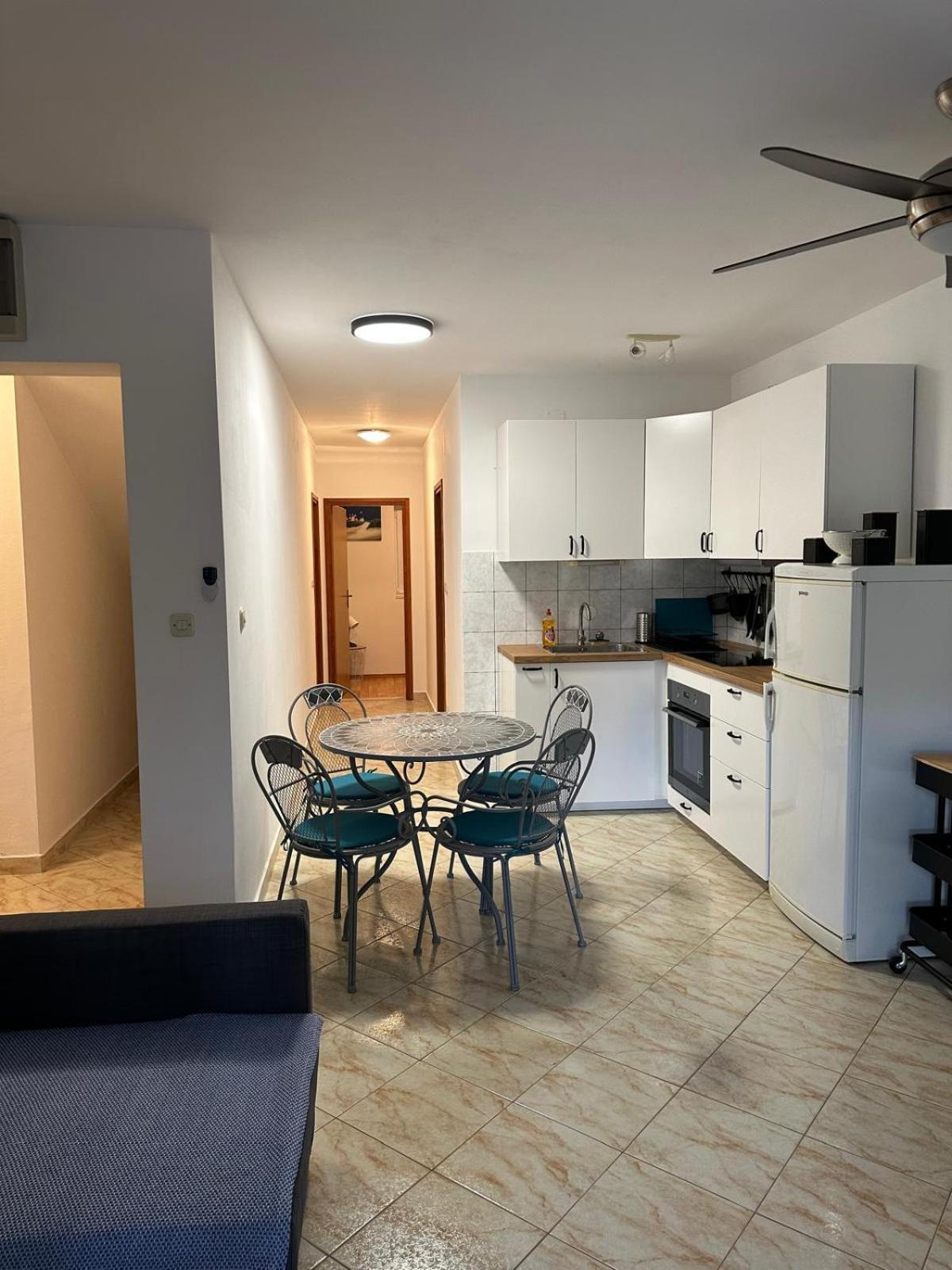 Apartments Eti Bol Exterior photo